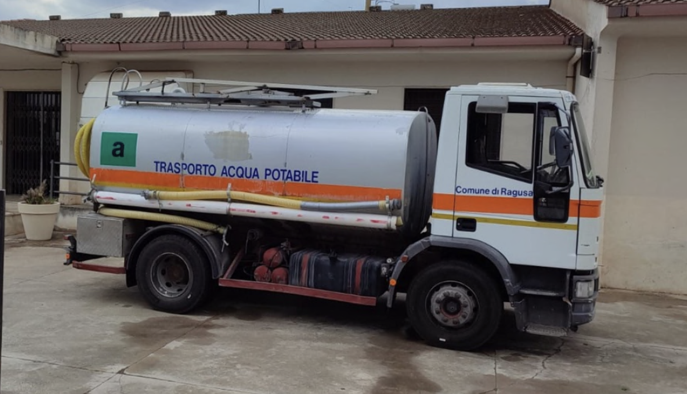 Emergenza idrica a San Giacomo: “Serve presidio permanente di autobotti”