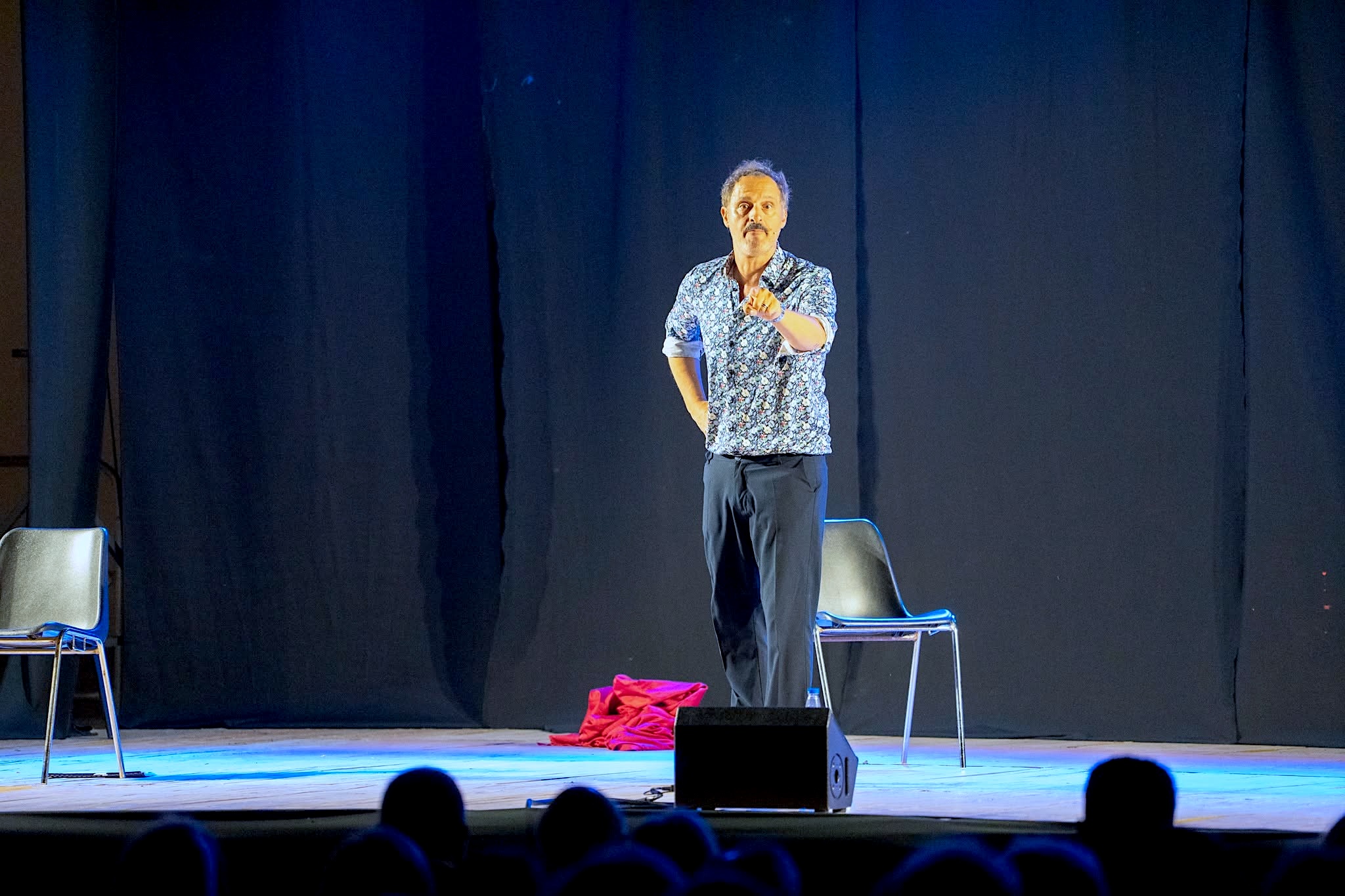 Fabio Troiano conquista Comiso con “Il Dio bambino”
