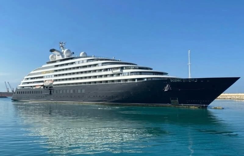 Pozzallo accoglie la Scenic Eclipse II: oltre 500 persone a bordo della nave da crociera di lusso