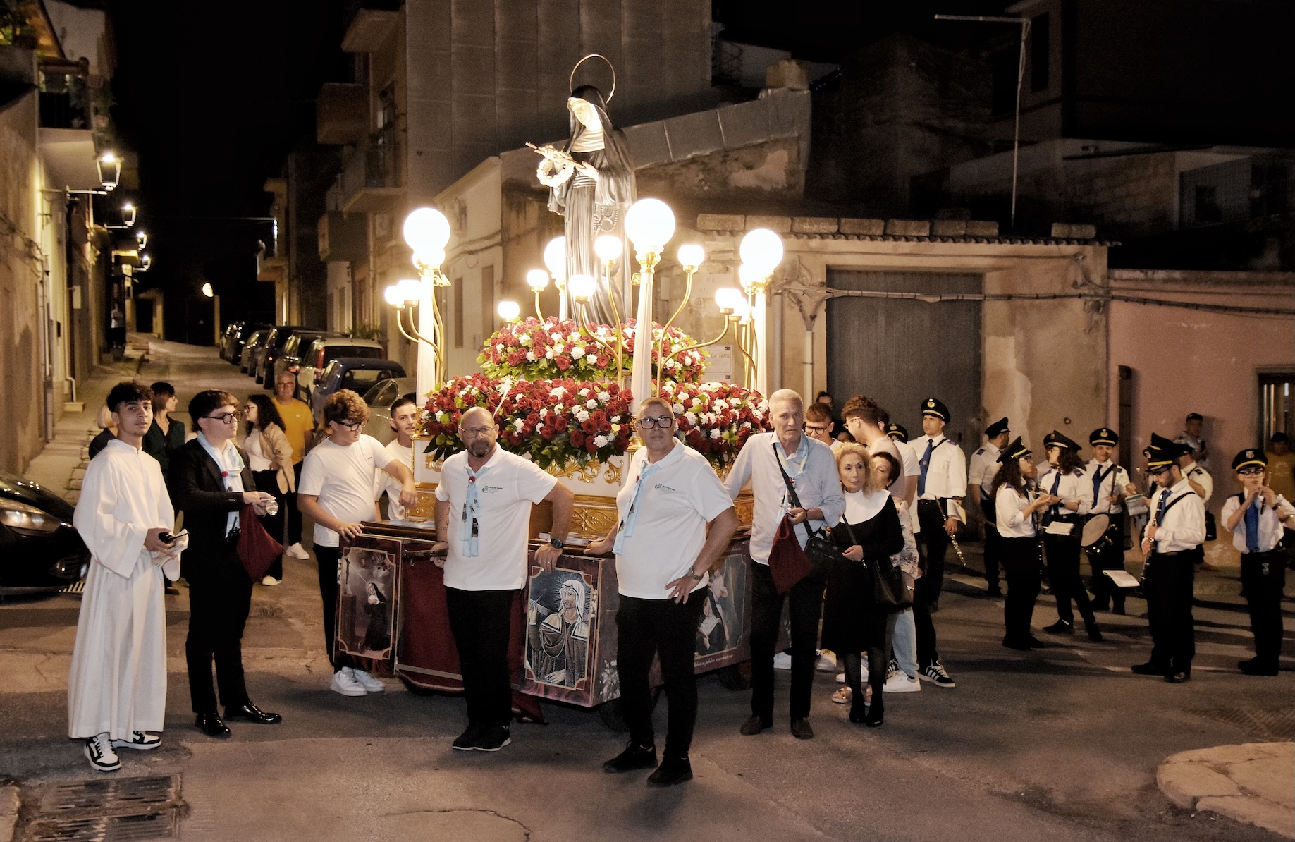 Bellissimi i festeggiamenti di Santa Rita da Cascia a Vittoria. Ecco le foto
