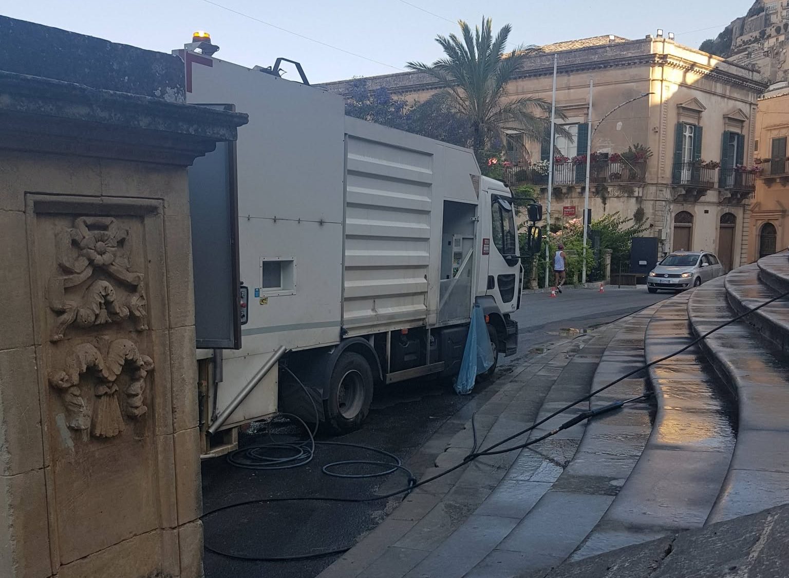 Dal brindisi alla pulizia straordinaria: ripristinata la scalinata di San Giorgio a Modica dopo la notte dei maturandi
