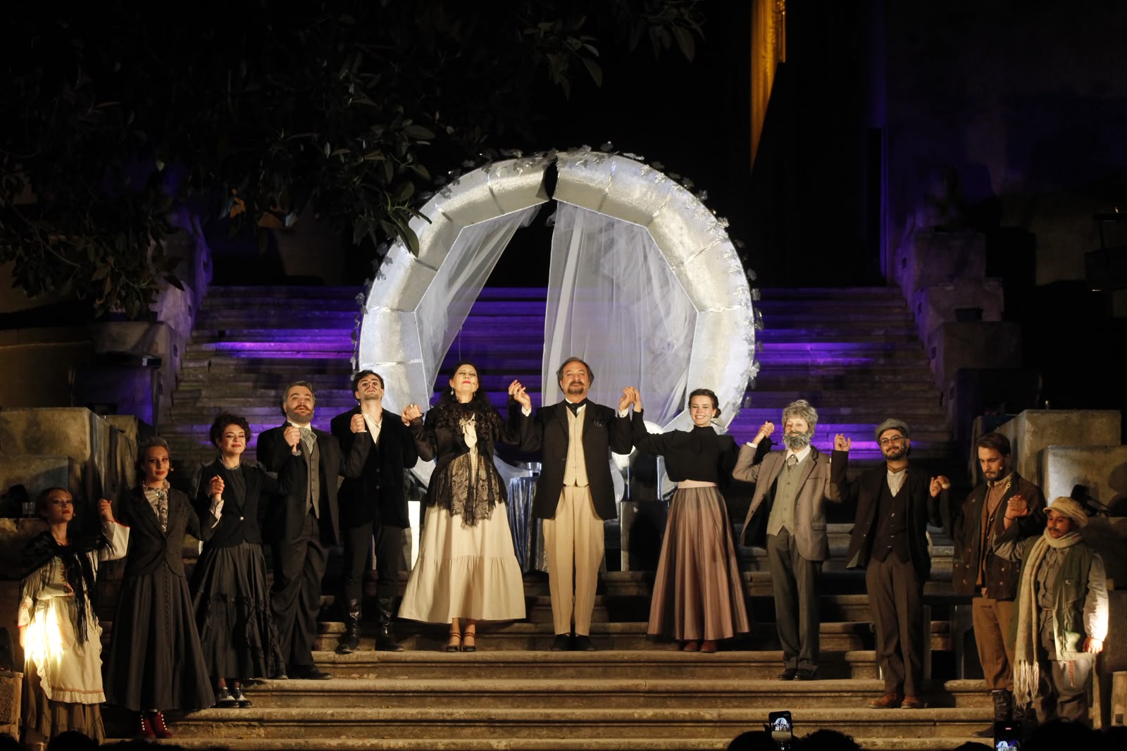 Il teatro torna protagonista al Castello di Donnafugata: applausi per “Il gabbiano” di Čechov