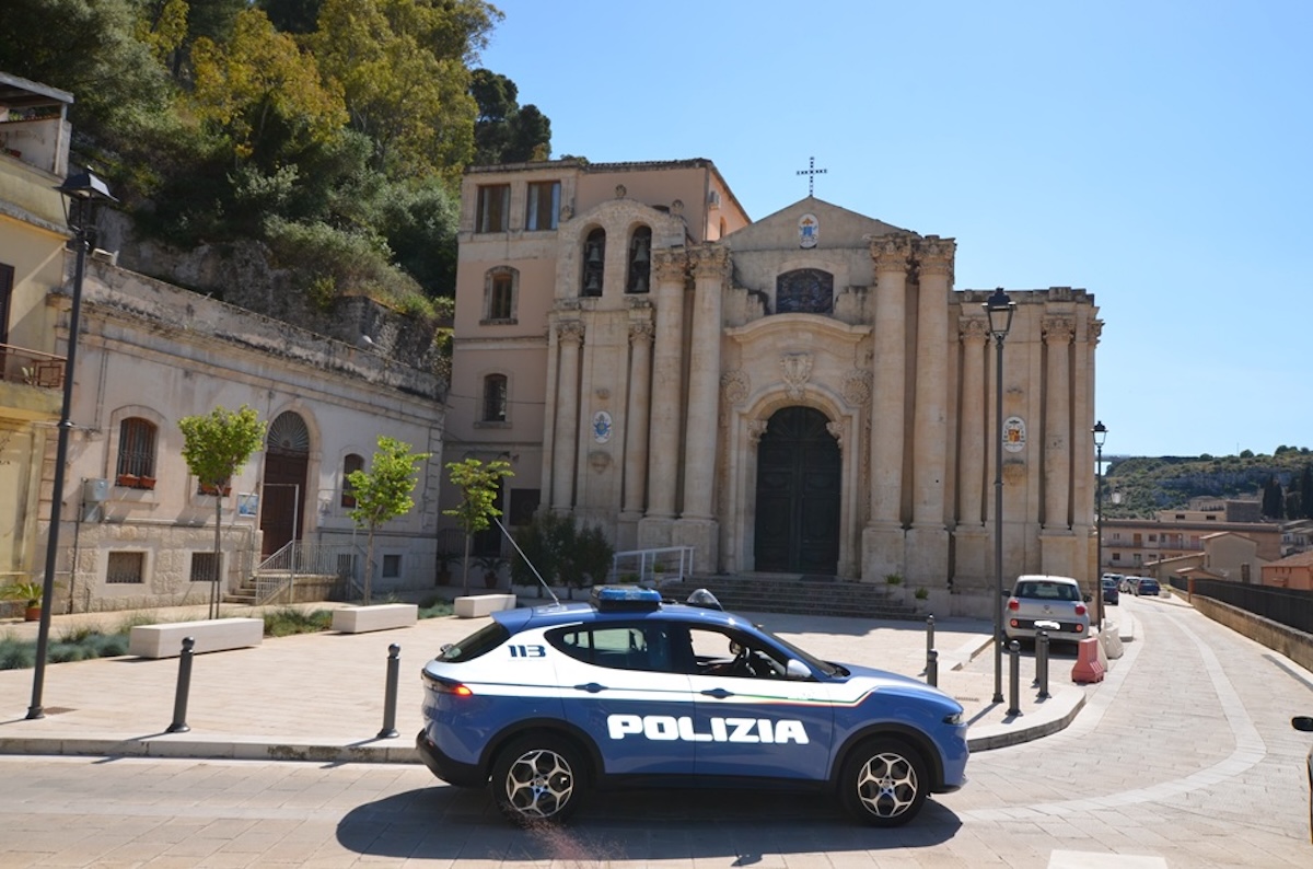 Arrestato due volte in poche ore a Modica: ai domiciliari per maltrattamenti, evade e torna a minacciare l’ex moglie