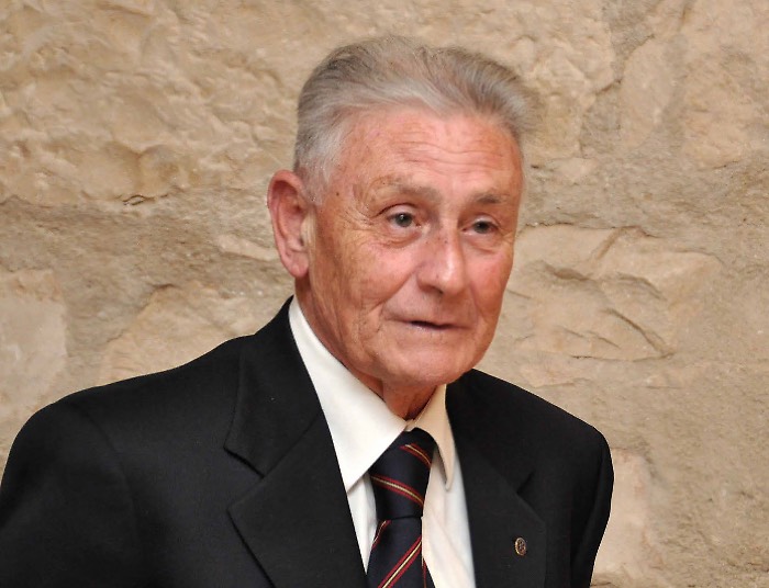 Addio a Giovanni Pluchino, il decano dei giornalisti iblei. Una vita tra cronaca, sport e il set di “Divorzio all’italiana”
