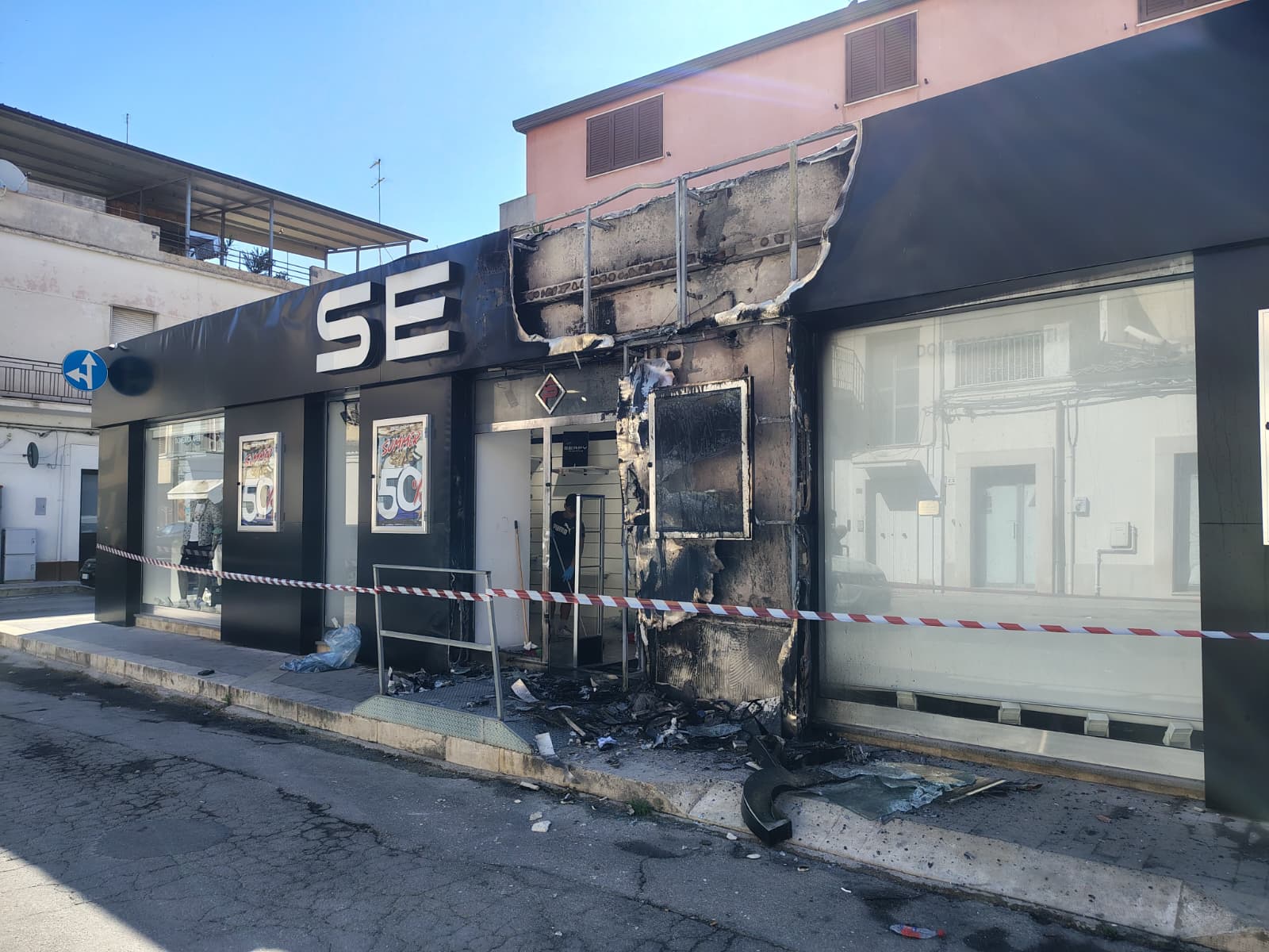 Incendio al negozio Serpy di Vittoria: due arresti. Per gli investigatori è stato un attentato incendiario