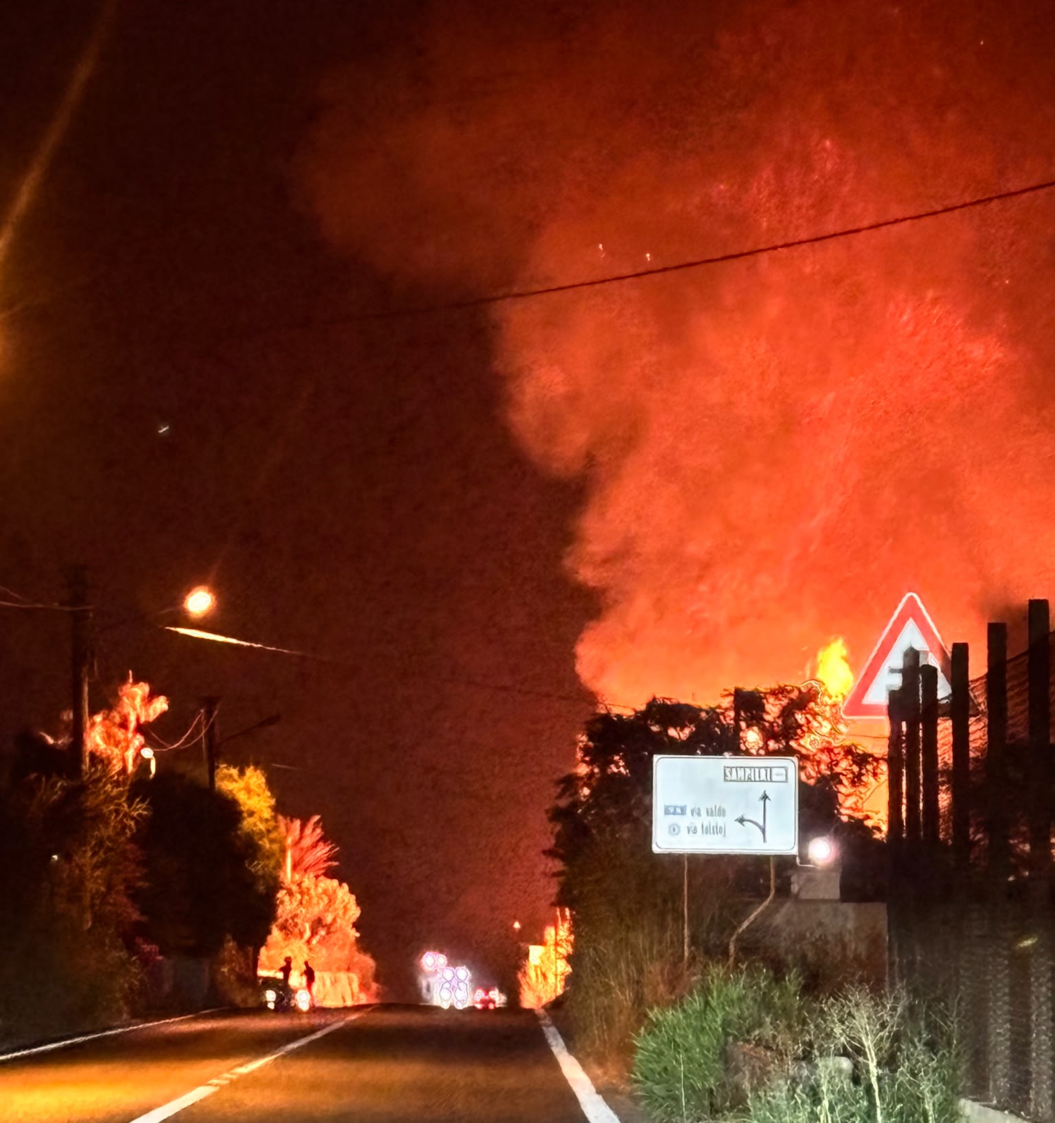 Incendio sulla litoranea Cava d’Aliga-Sampieri, tanta paura ma nessun danno a persone o abitazioni