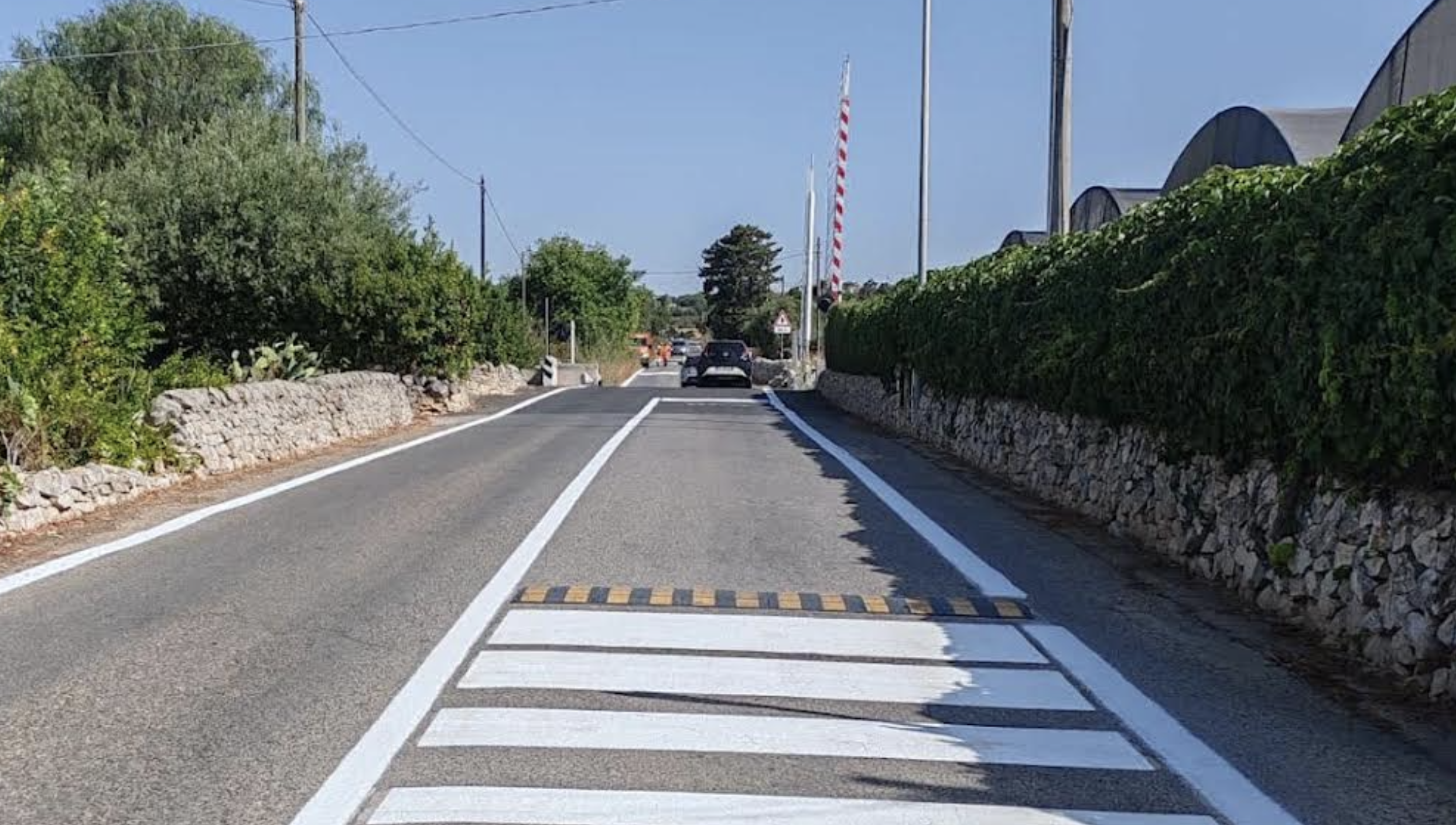 Passaggio a livello di Sampieri, rifatta la segnaletica dopo l’ultimo incidente: intervento del Libero Consorzio