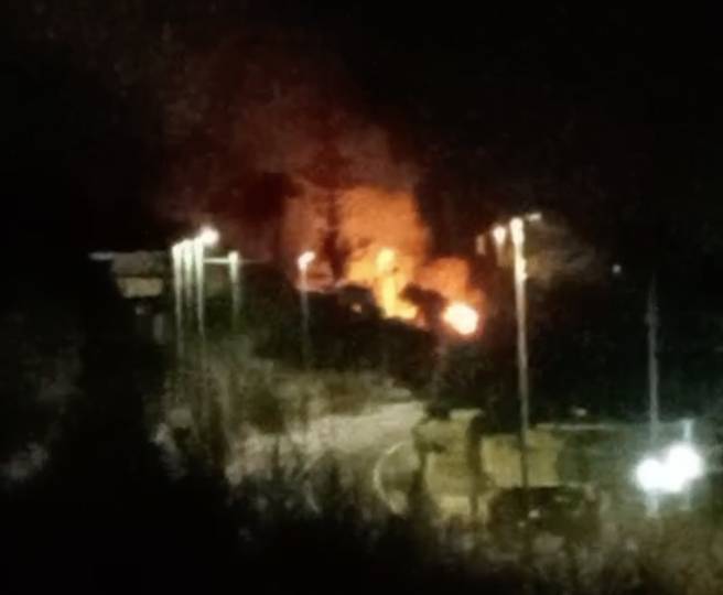 Incendio lungo la Pozzallo-Santa Maria del Focallo, intervento dei Vigili del Fuoco