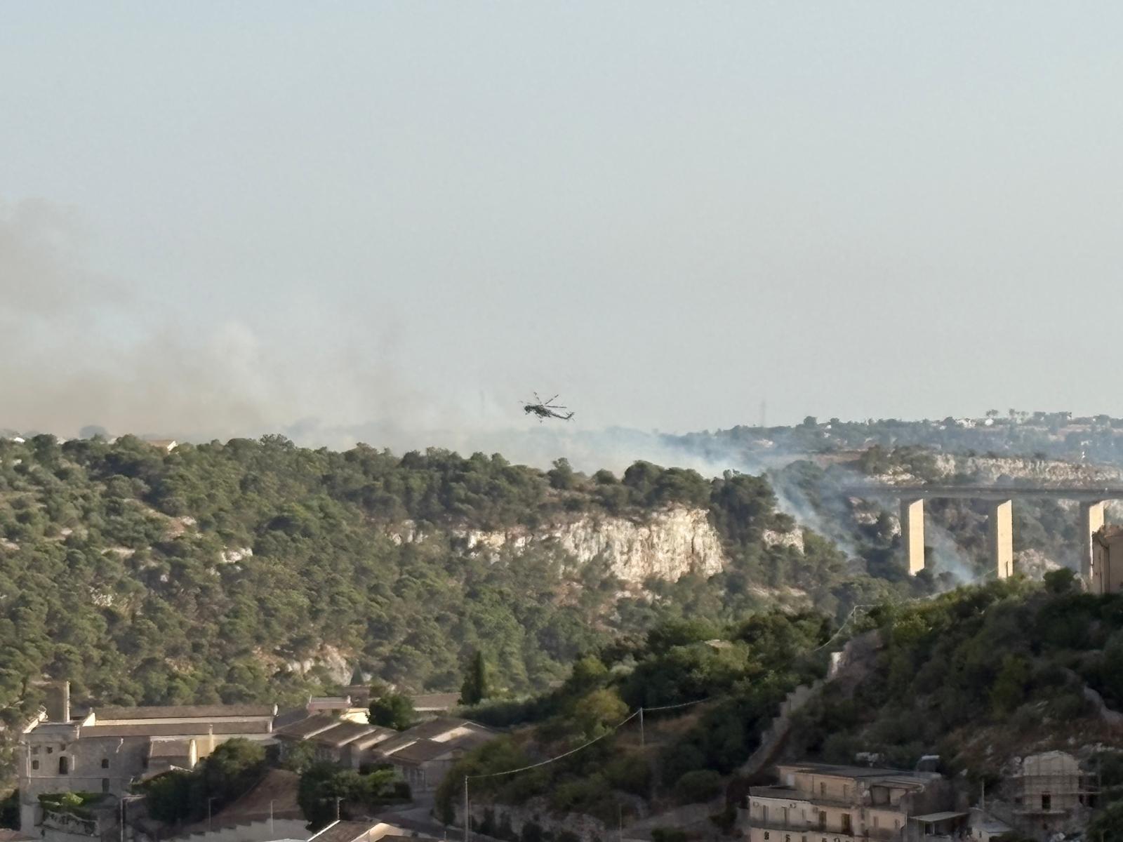 Incendi in Sicilia, è stato di crisi: 50 milioni di danni. Nel Ragusano colpita Modica