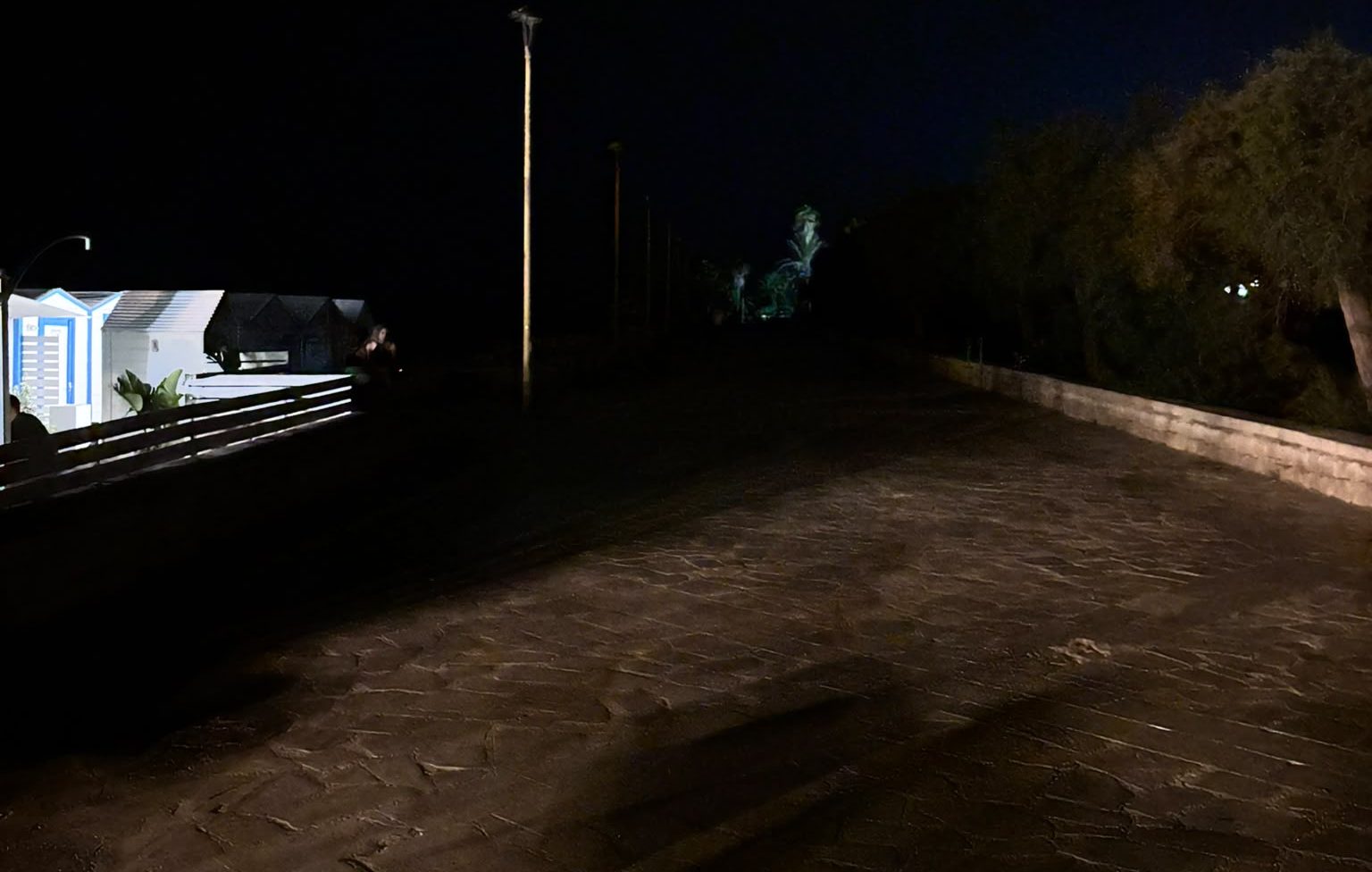 A Marina di Modica l’estate è già finita? Alle 20.45 anche comprare il pane diventa un problema