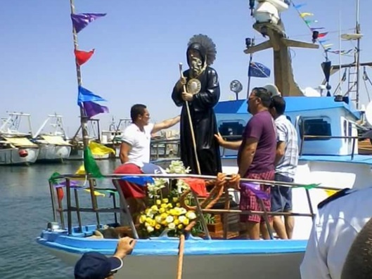 Festa di San Francesco di Paola a Scoglitti: la processione in barca, l’antinna a mari, il corteo storico