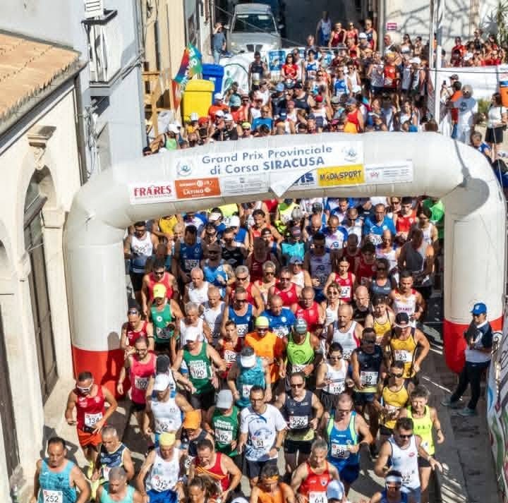 Caldo estremo e percorso insidioso: Giglio e Donzella portano la Running Scicli al traguardo di Rosolini