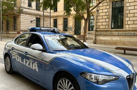Coltello nascosto in macchina: scatta la denuncia per due giovani a Vittoria