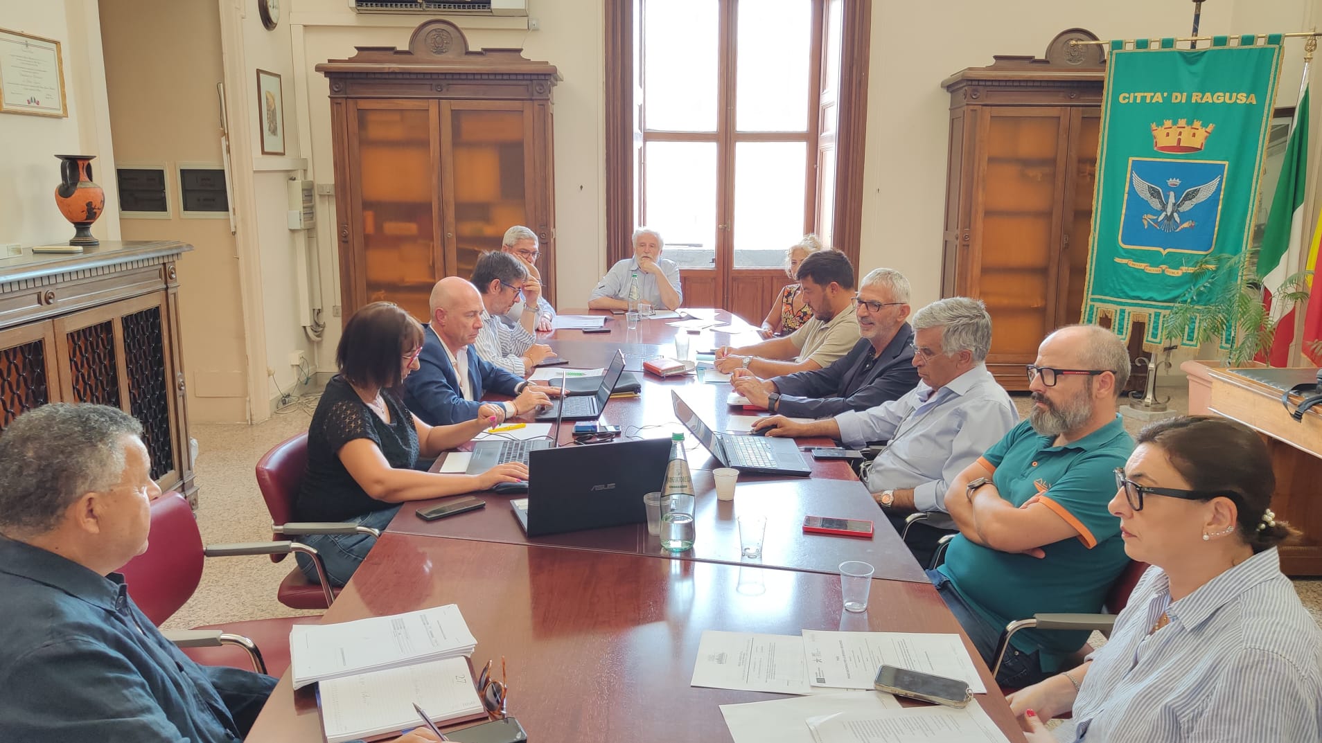 Iblea Acque, i sindaci fanno chiarezza: “L’urgenza era il finanziamento da 17 milioni, non gli aumenti”