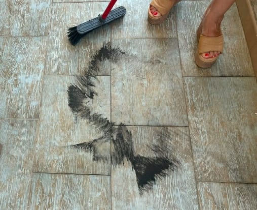 Etna: spettacolo per i turisti e lavoro per i siciliani. La battaglia quotidiana contro la cenere