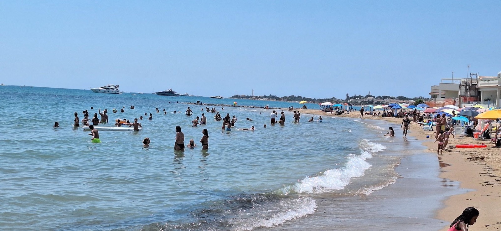 La spiaggia piccola di Casuzze verso la riqualificazione: “Pronto il progetto”. In arrivo anche asfaltatura e nuovi servizi
