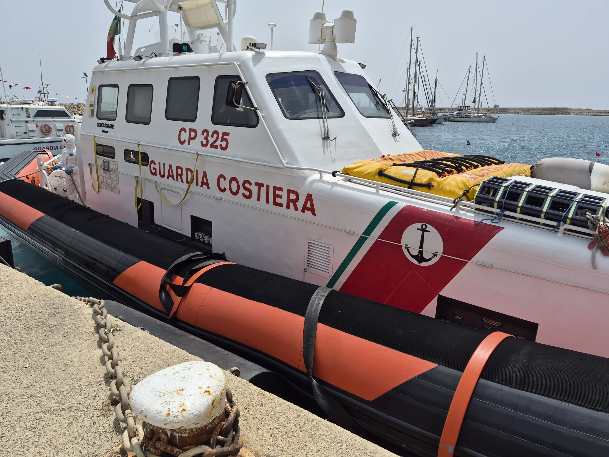 Sbarco a Pozzallo mentre si insedia il nuovo comandante della Capitaneria di Porto
