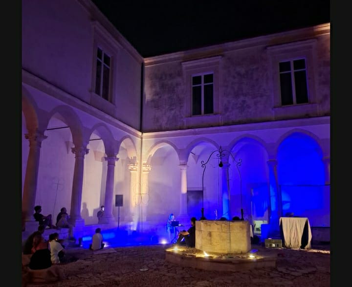 Elettronica tra le pietre antiche: così Modica ha riscoperto il chiostro di Palazzo Sant’Anna