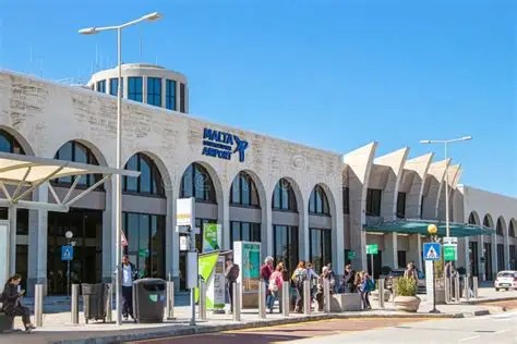 La nube di cenere arriva fino a Malta: voli cancellati e ritardi, aeroporto in allerta