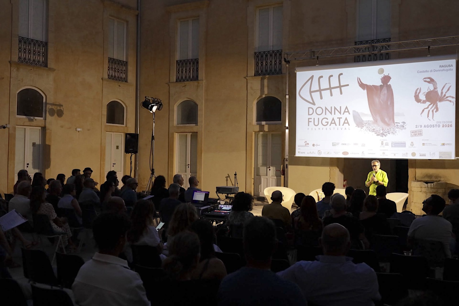 Il pubblico ibleo riscopre “Fantozzi”, pezzo di storia del cinema italiano. Al DonnaFugata Film Festival con Fabio Frizzi