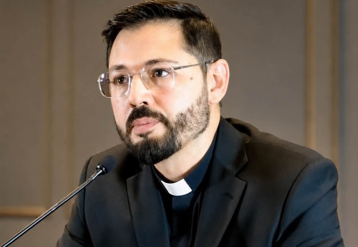 A Pozzallo Don Christian Barone racconta “Magnifica Humanitas”: l’intelligenza artificiale alla prova dell’uomo
