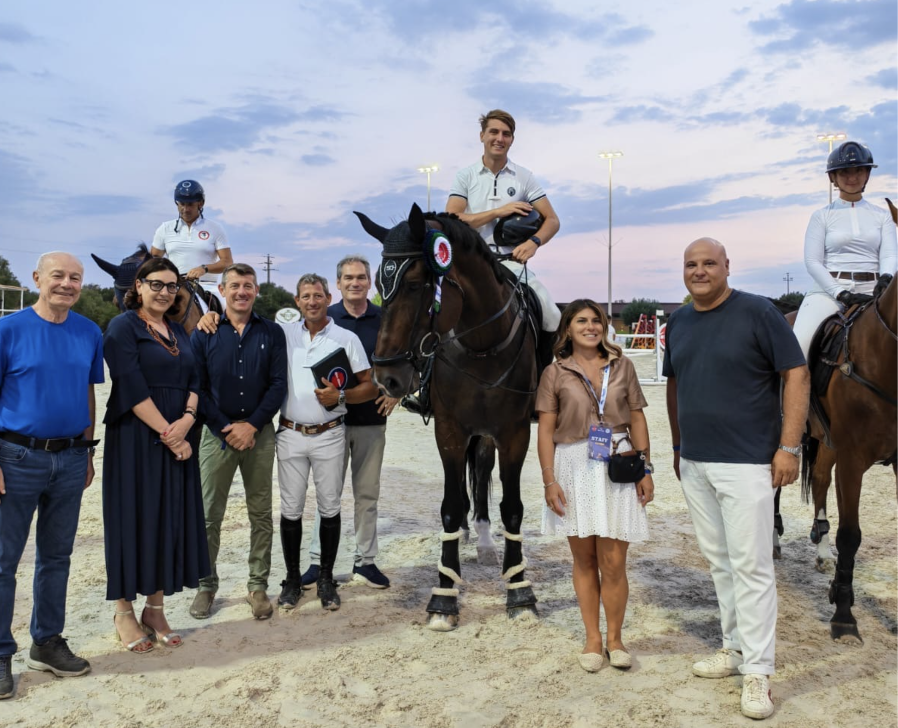 Pozzallo capitale del salto ostacoli: all’Equistile Summer Festival gare, eleganza e grandi emozioni