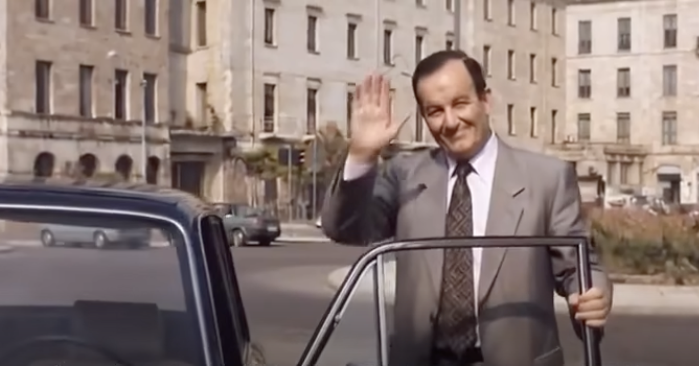 Da Carmelo Pisana ad Angelino “VasaVasa”, fino al sindaco-cestista Peppe Cassì: con l’AI tornano “in carica” i sindaci di Ragusa dal 1960 a oggi. VIDEO