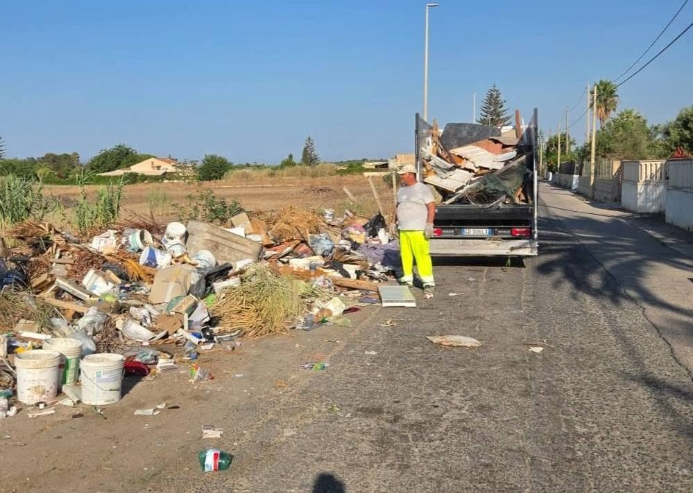 Tolleranza zero contro i rifiuti a Ispica, il sindaco avvisa: “Le telecamere sono già in azione”