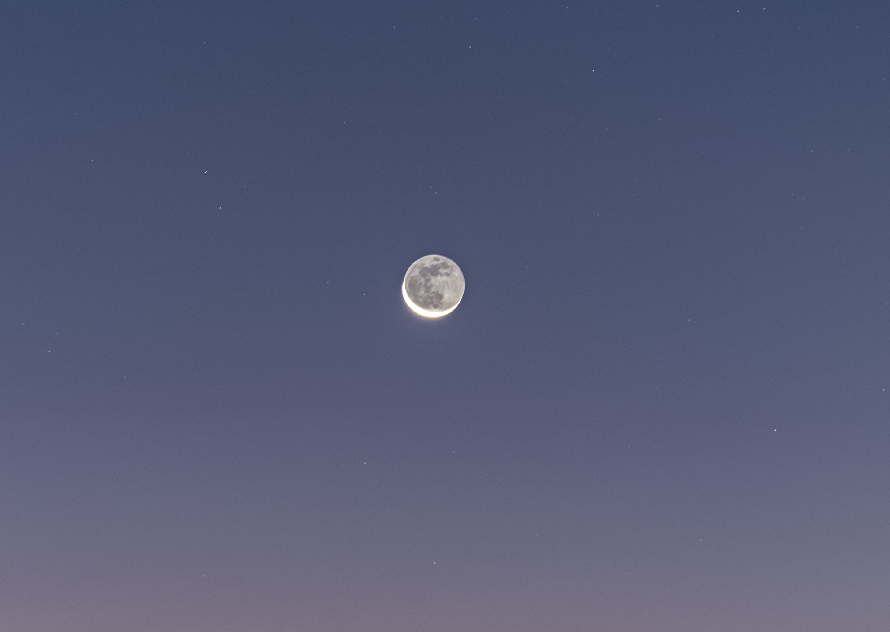 La Luna, Mercurio e Polluce nel cielo siciliano: lo scatto di Enrico Modica alla vigilia dell’eclissi