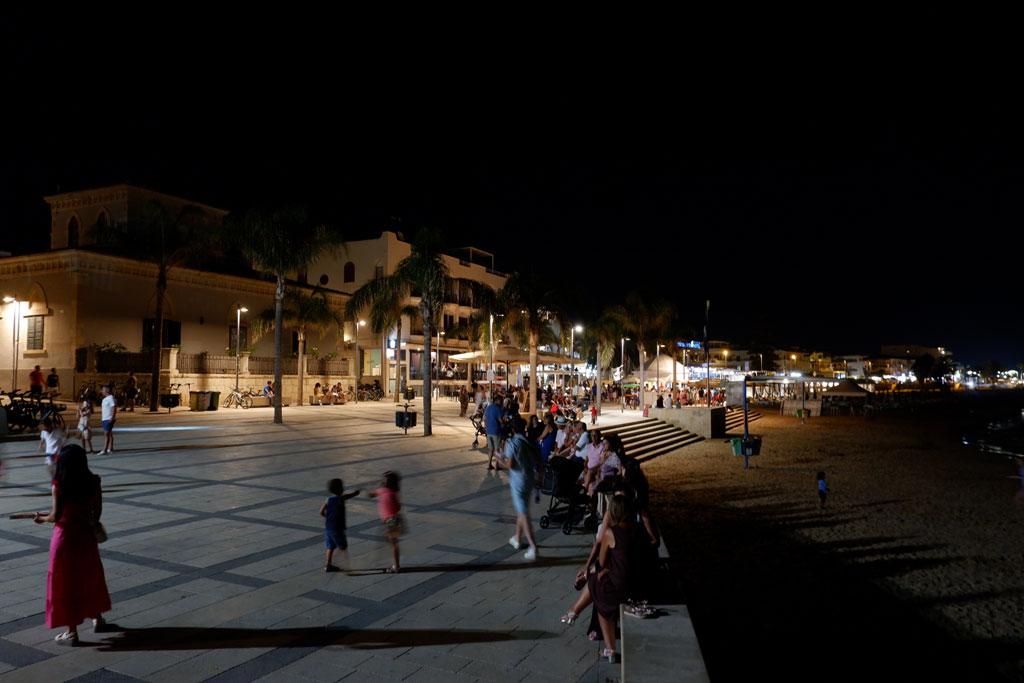 Giocattoli e palloncini venduti senza autorizzazione: scattano multe e sequestri a Marina di Ragusa