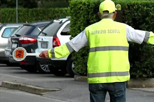 “Anche noi meritiamo attenzione”: la lettera degli operatori che vigilano sulla sicurezza dei bambini
