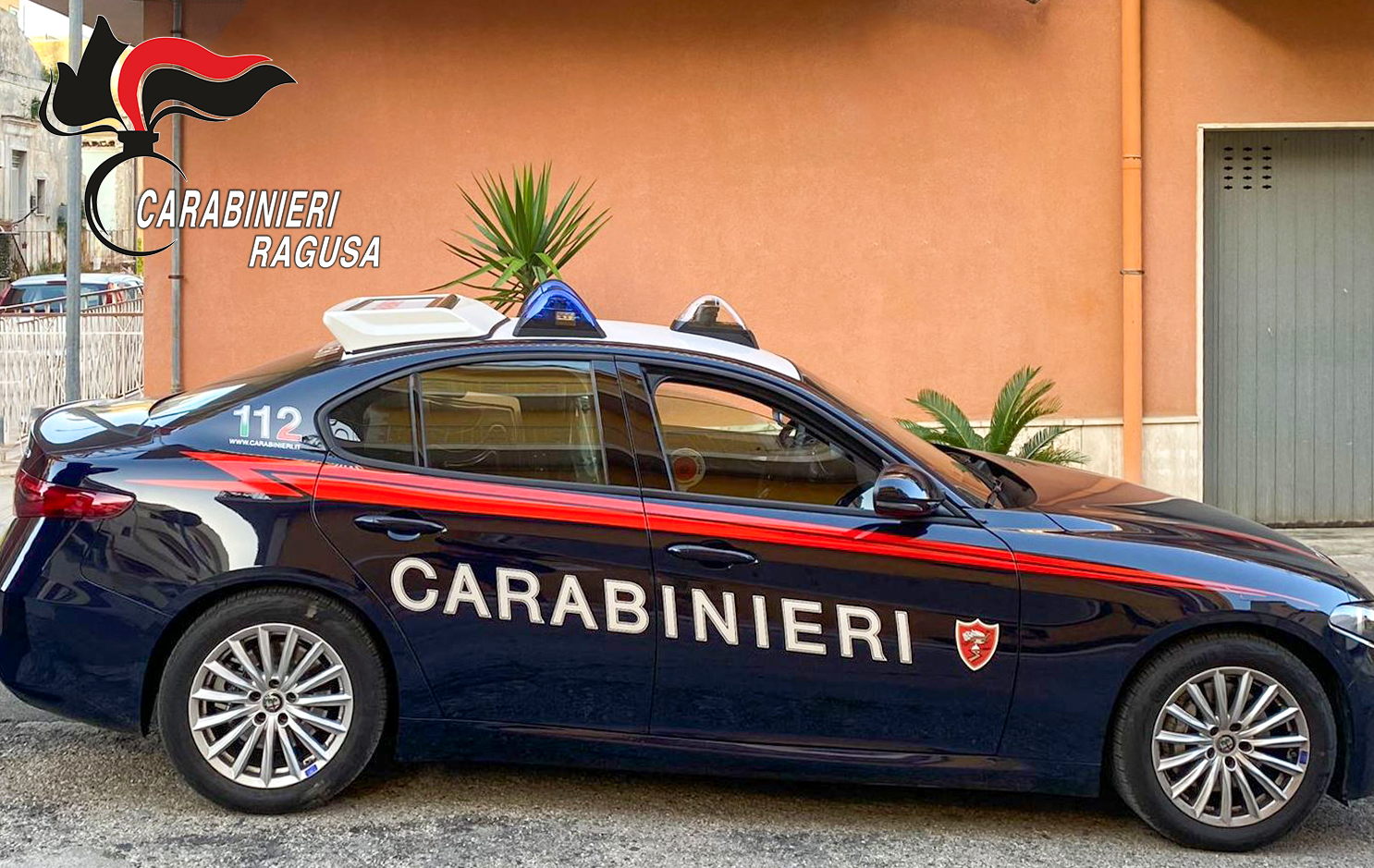 Cocaina, soldi e un coltello nel borsello: arrestato 18enne a Pozzallo