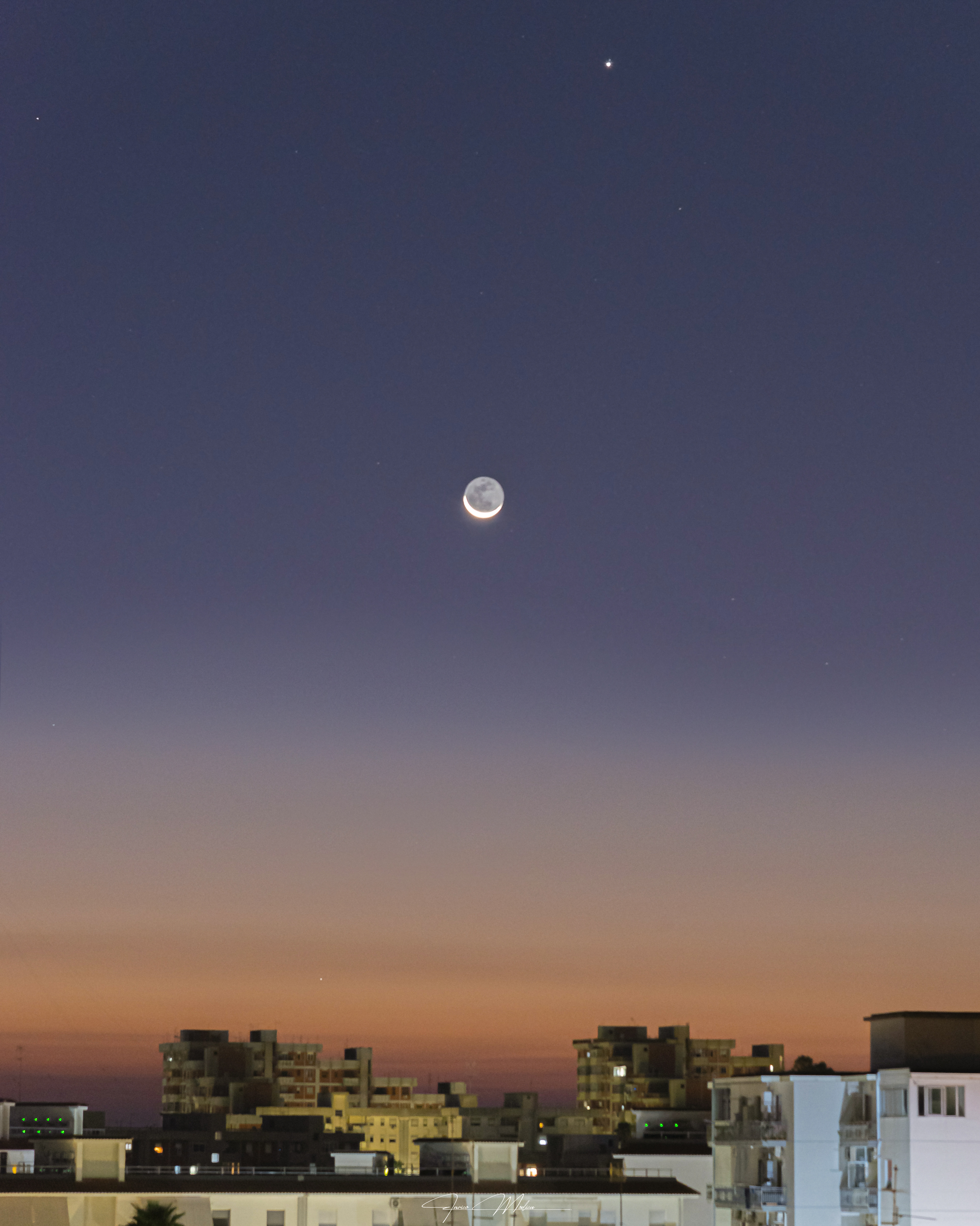 La Luna e Giove insieme nel cielo: lo spettacolo immortalato a Siracusa