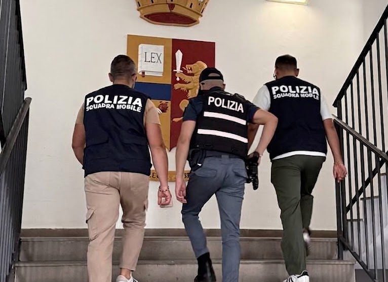 “Siamo Carabinieri, ci dia oro e gioielli”: truffa a un’anziana, due arresti a Ragusa