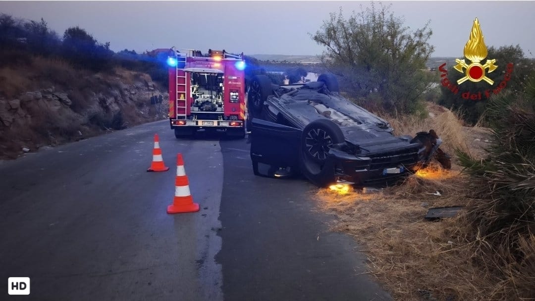 Auto si ribalta nella tarda serata nei pressi di Marina di Ragusa, conducente soccorso dal 118