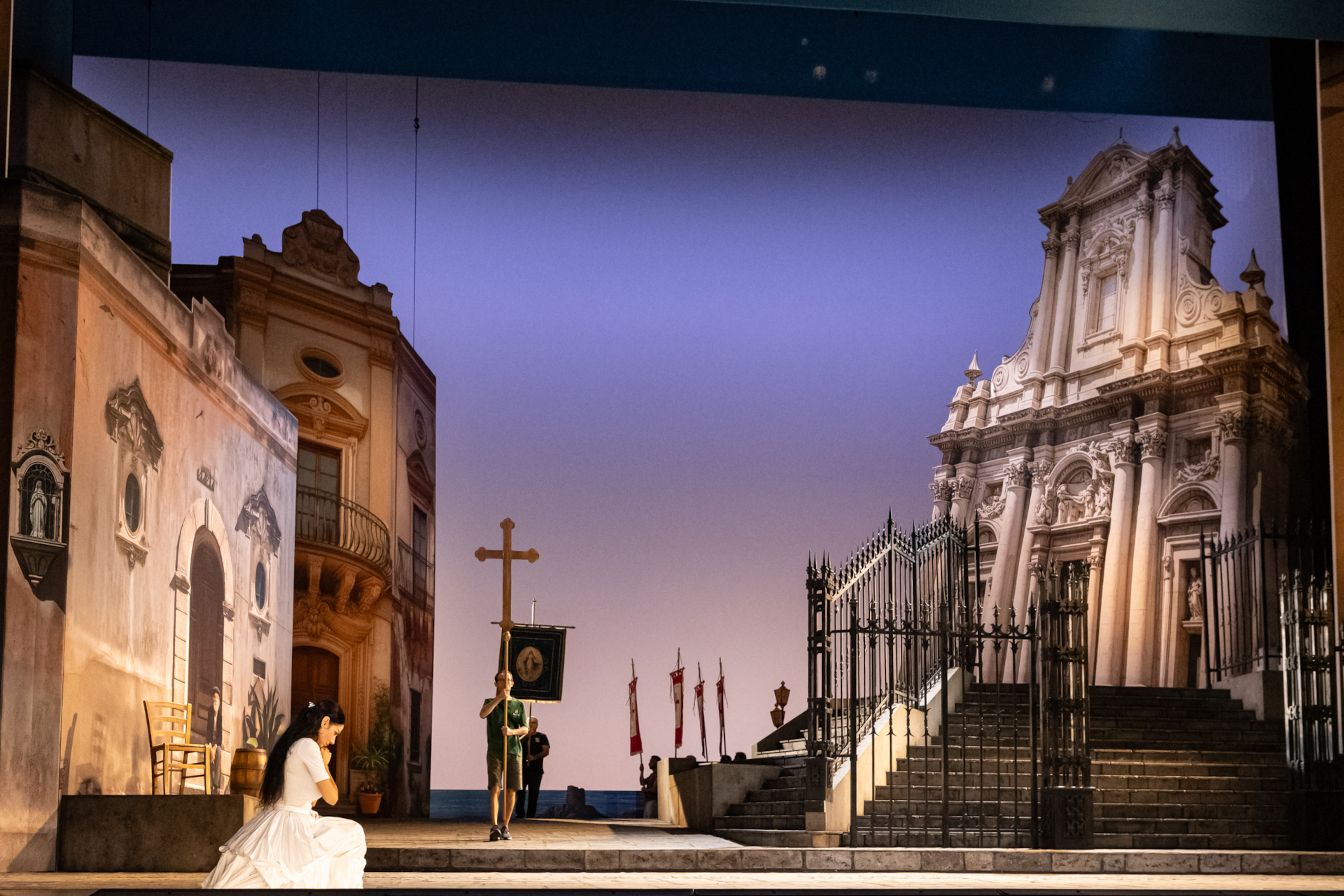 Ragusa Ibla sbarca al Teatro Massimo: il Duomo di San Giorgio ispira “Cavalleria rusticana”