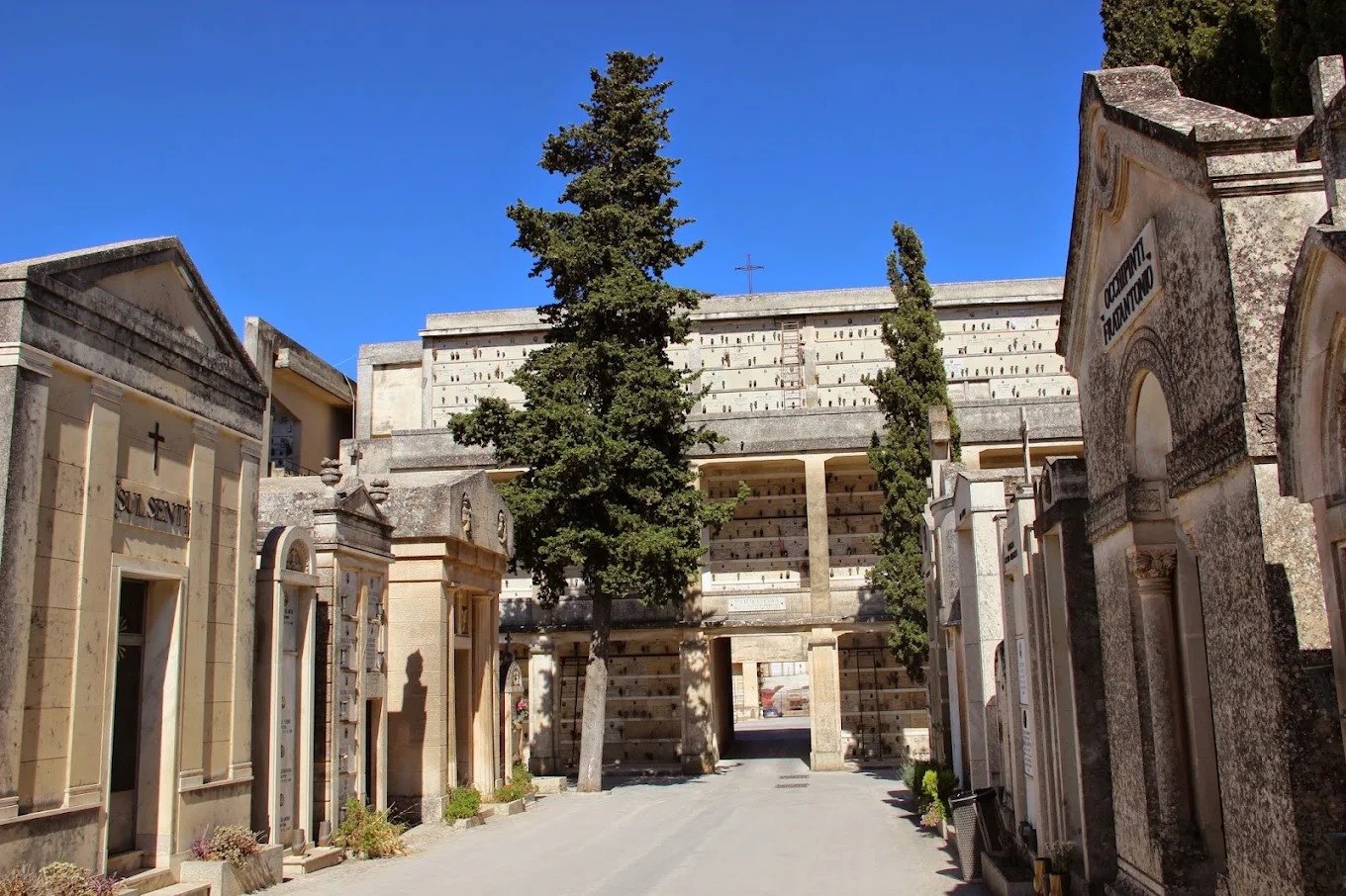 Cimitero storico di Modica: due milioni al centro del confronto dell’Ars che parte col freno a mano tirato