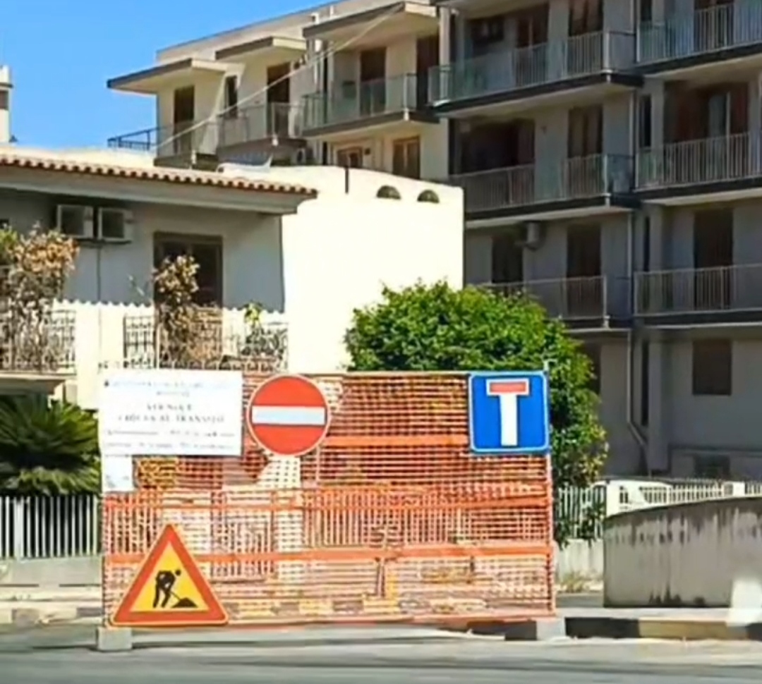 Via Noce ostaggio del cantiere: a Scicli la strada resta chiusa da mesi