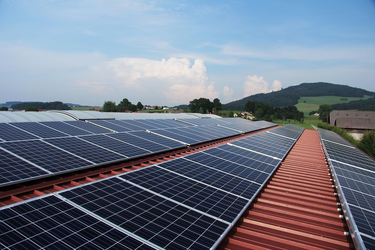 Ad Acate doppio assalto al parco fotovoltaico nella stessa notte: ladri in fuga dopo due raid