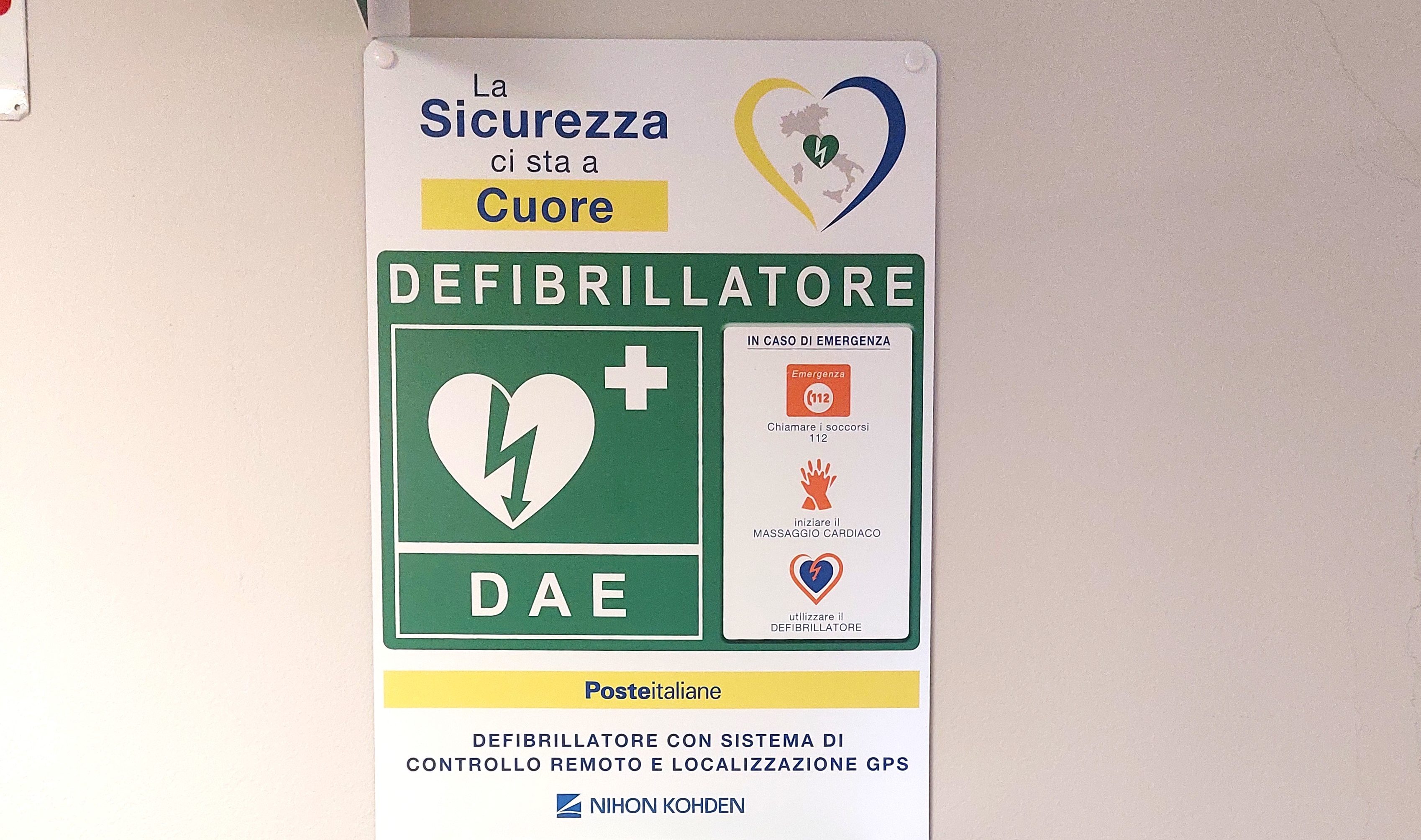 “La sicurezza ci sta a cuore”: nel Ragusano Poste Italiane installa i defibrillatori
