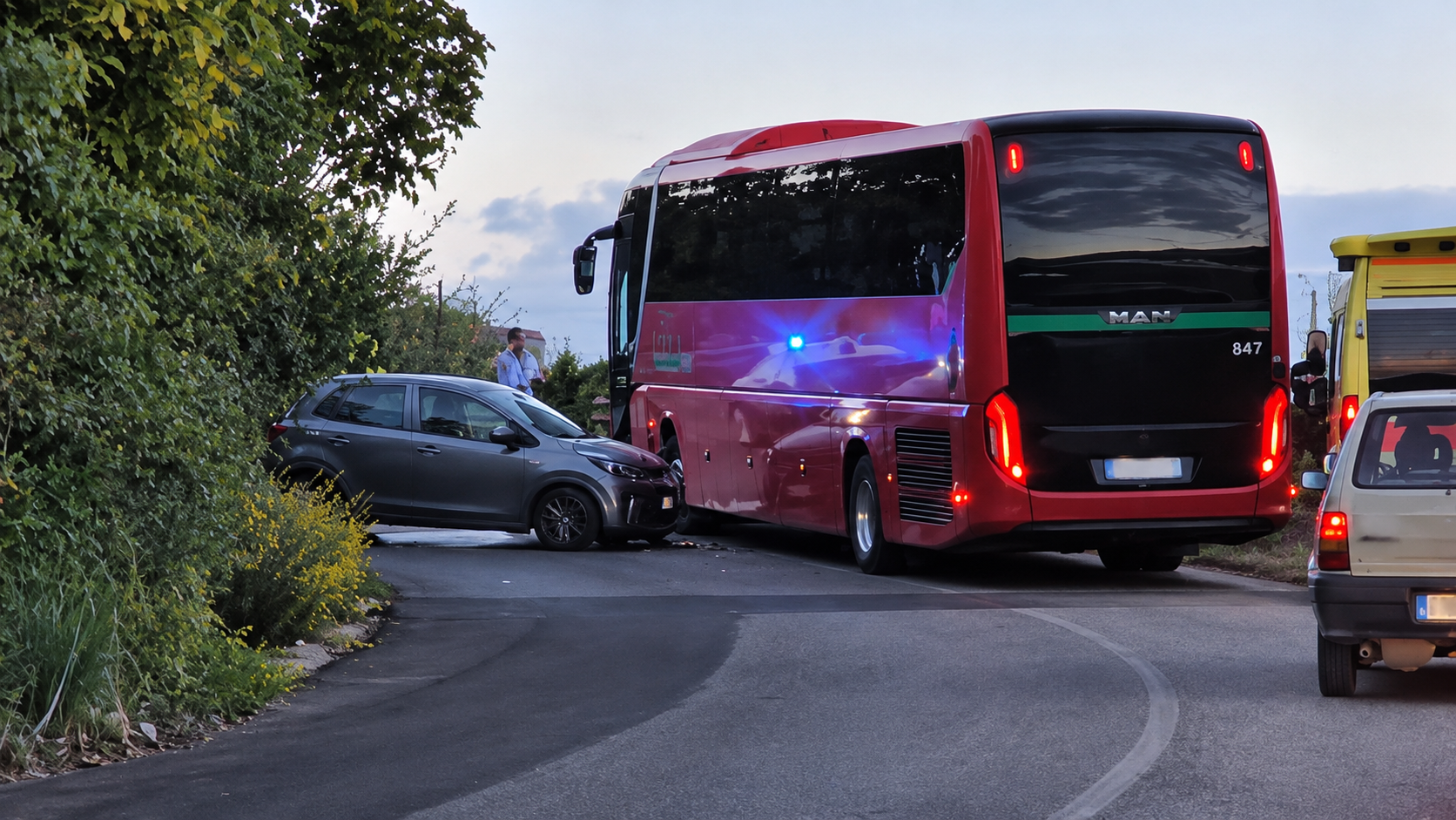 Incidente sulla Modica-Ragusa, scontro tra un’auto e un autobus: traffico in tilt per tre ore