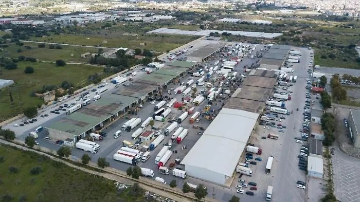 Vittoria, l’ortofrutta marcisce e i mercati comprano all’estero: i blocchi dei tir mettono in ginocchio gli agricoltori