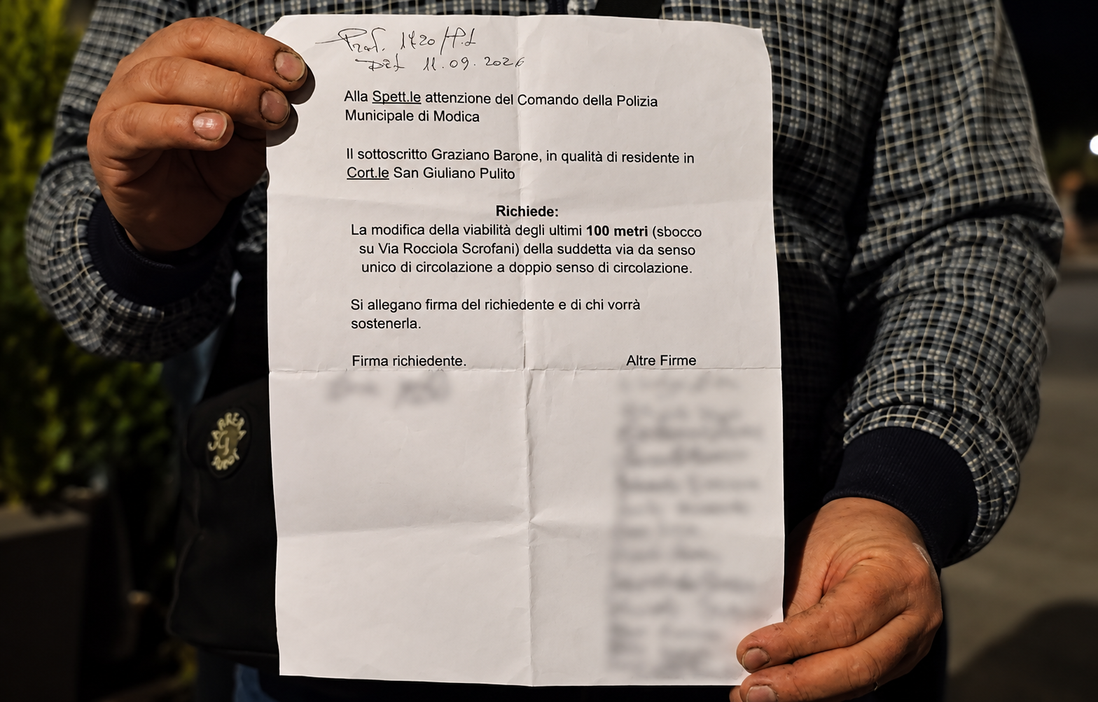 Modica, cento metri di doppio senso dividono i residenti: ma il nodo resta l’ordinanza