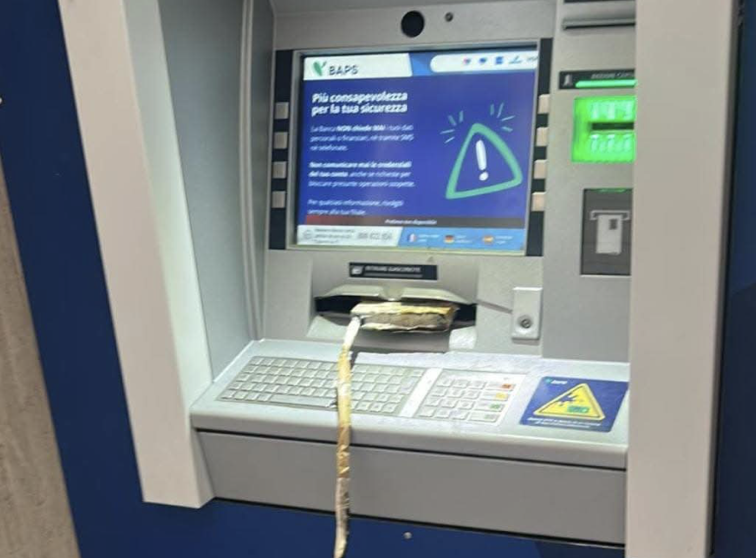 Ordigno al bancomat della Banca Agricola Popolare di Sicilia a Mineo: evacuata una scuola
