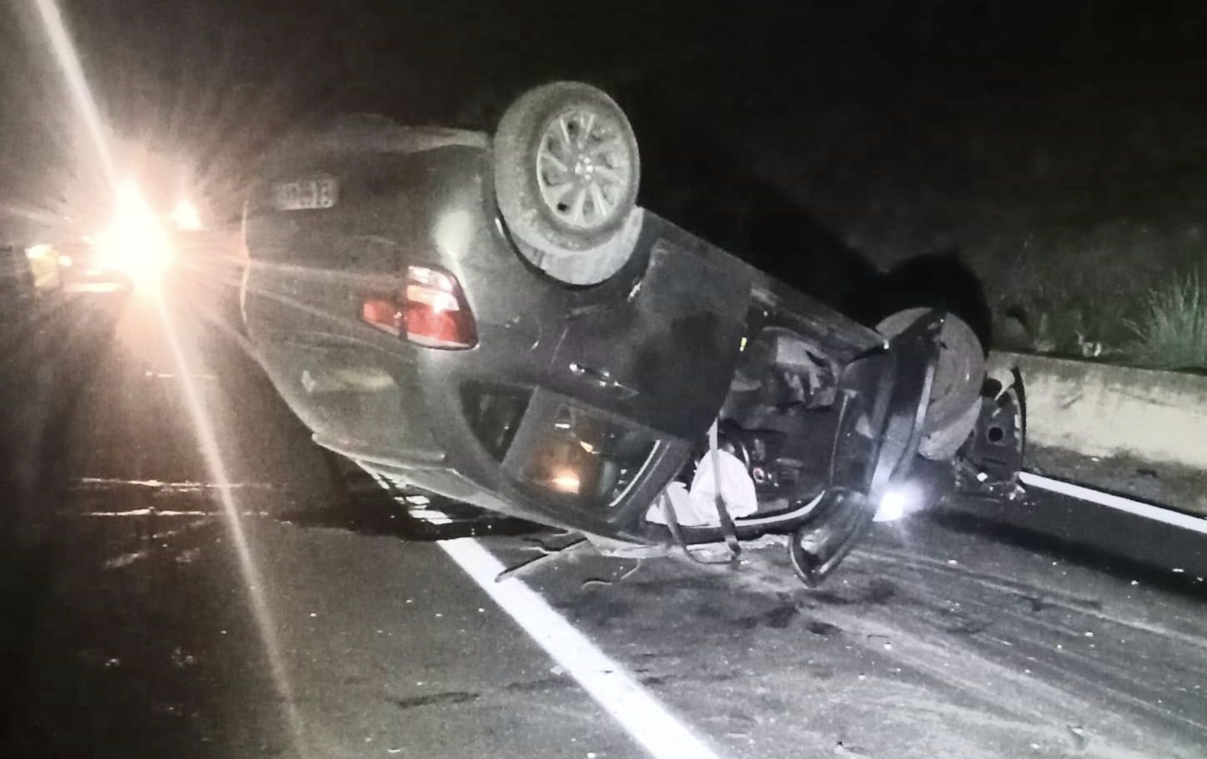 Auto si ribalta sulla Statale 115, due feriti. I primi soccorsi dalle guardie giurate