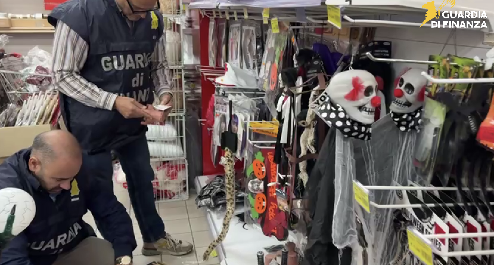 Halloween da paura a Ragusa e Vittoria: sequestrati 17mila articoli pericolosi
