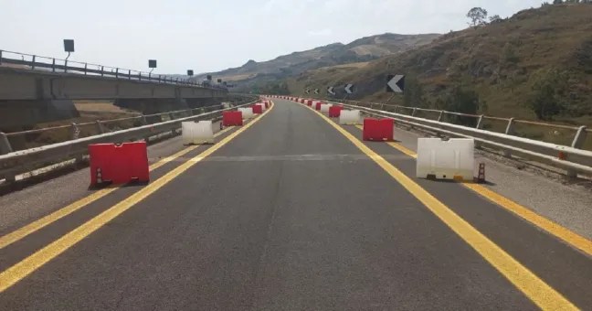 Ragusa-Palermo, oltre tre ore e mezza: la provocazione della Cgil, un volo da Comiso