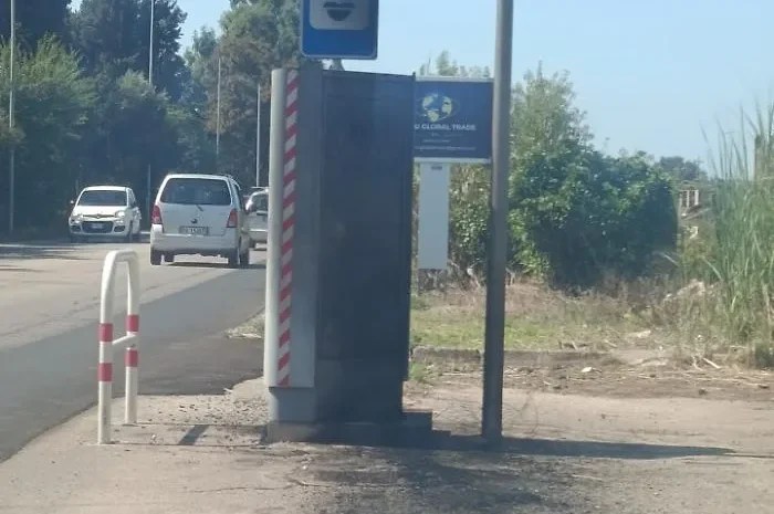 Autovelox incendiato sulla SP 17 a Vittoria: si cerca ancora chi ha appiccato il fuoco