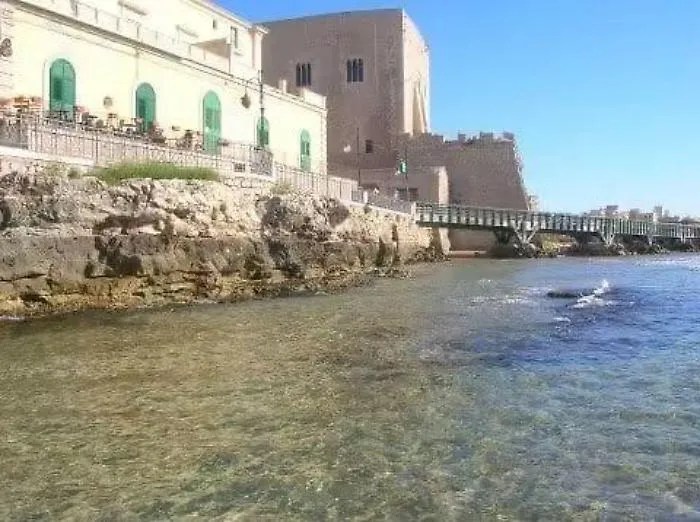 Pozzallo, 25 anni di storie e salvataggi in mare: una mostra racconta la Guardia Costiera