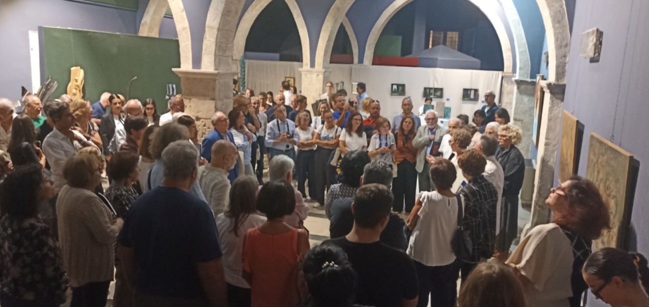 Il Collettivo BAI di Comiso: in 50 anni la storia di dieci artisti. La mostra allestita nel Foyer del Teatro
